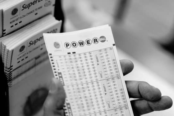 "Powerball" сугалааны хонжвор 1.6 тэрбум ам.долларт хүрч, АНУ-ын түүхэн дэхь хамгийн өндөр хонжворуудын нэг боллоо