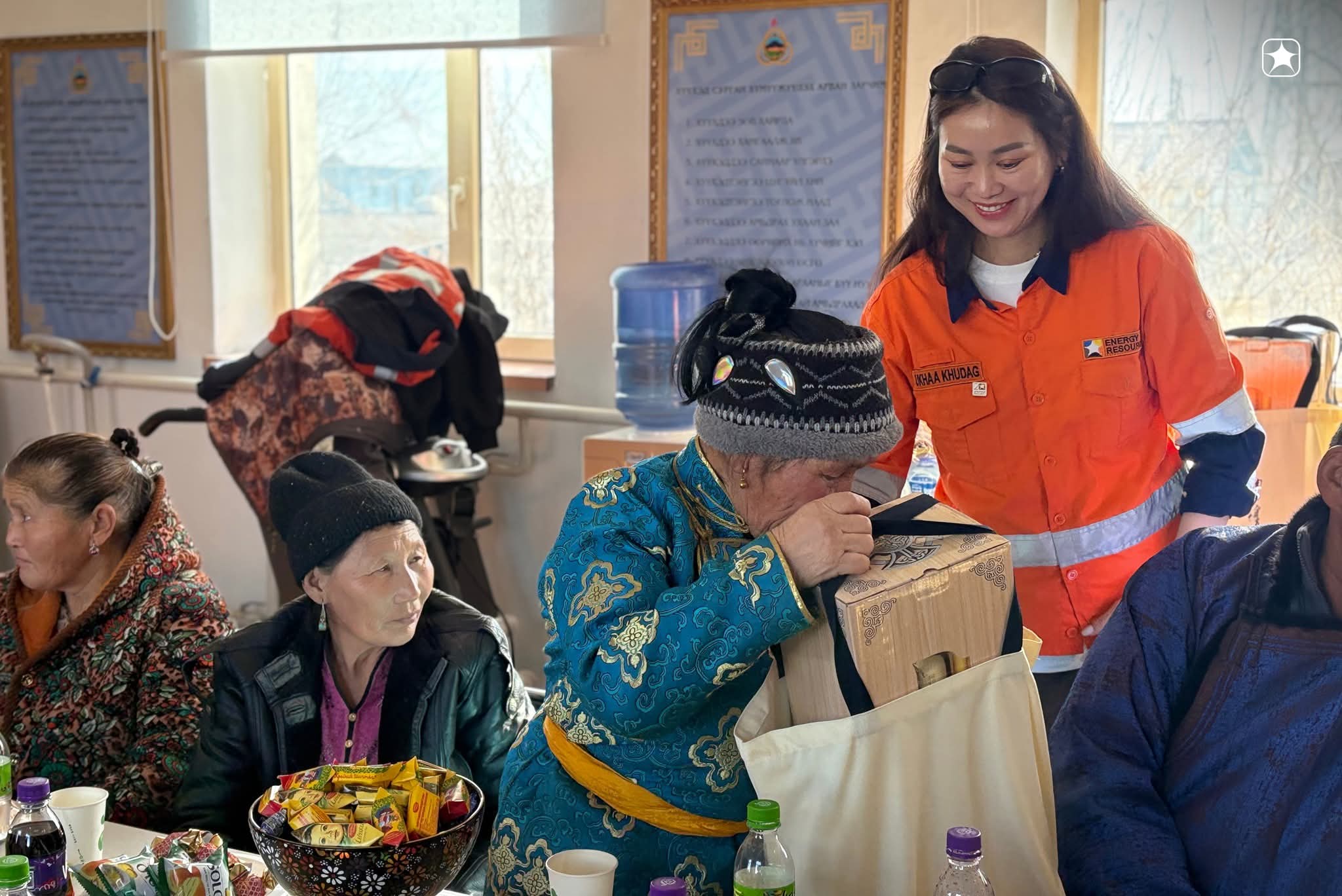 "Энержи Ресурс" ХХК 450 гаруй ахмадуудад хүндэтгэл үзүүллээ