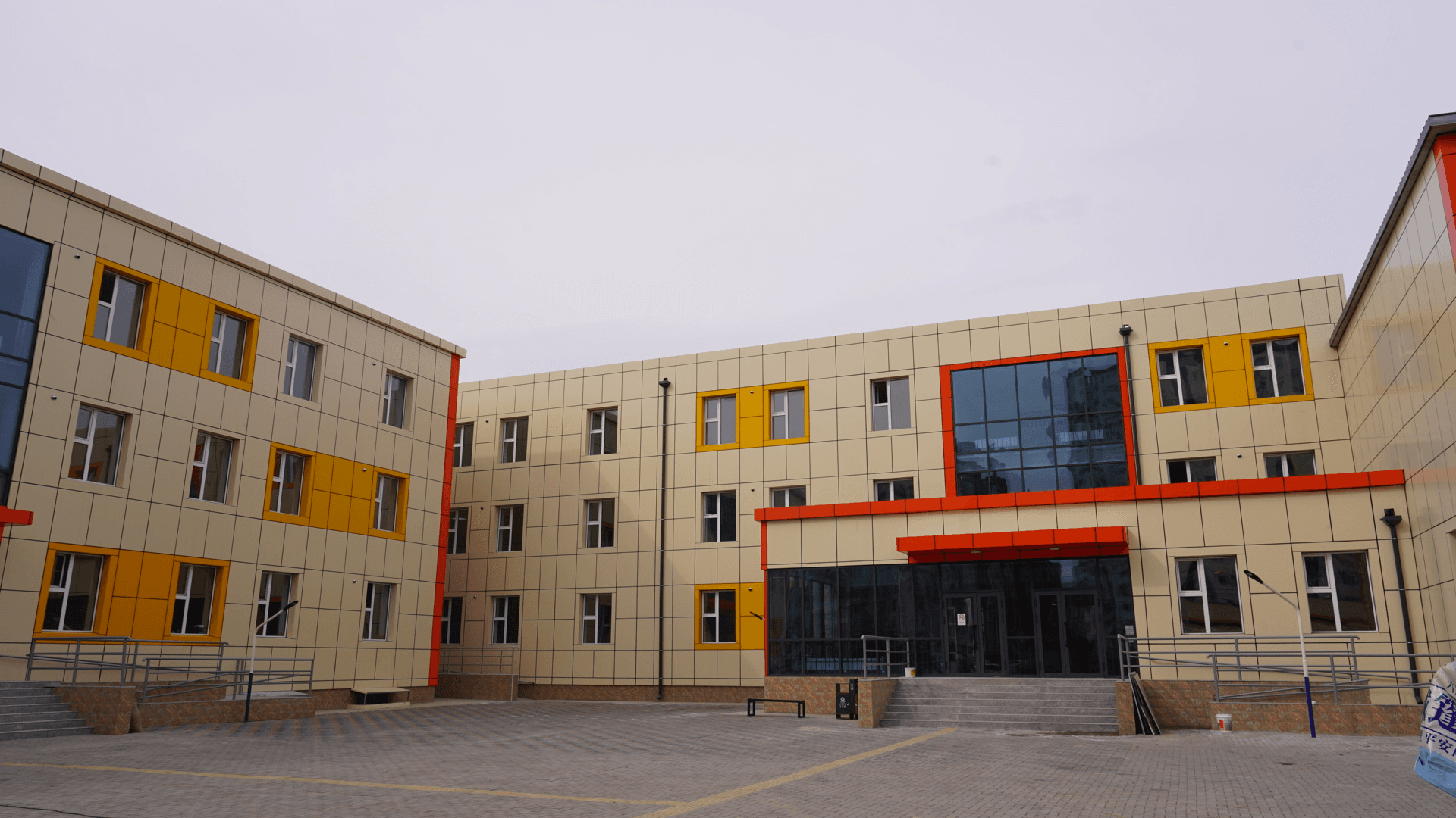 Баянзүрх дүүргийн 14 дүгээр хорооны 640 хүүхдийн суудалтай сургуулийг улсын комисс хүлээн авлаа