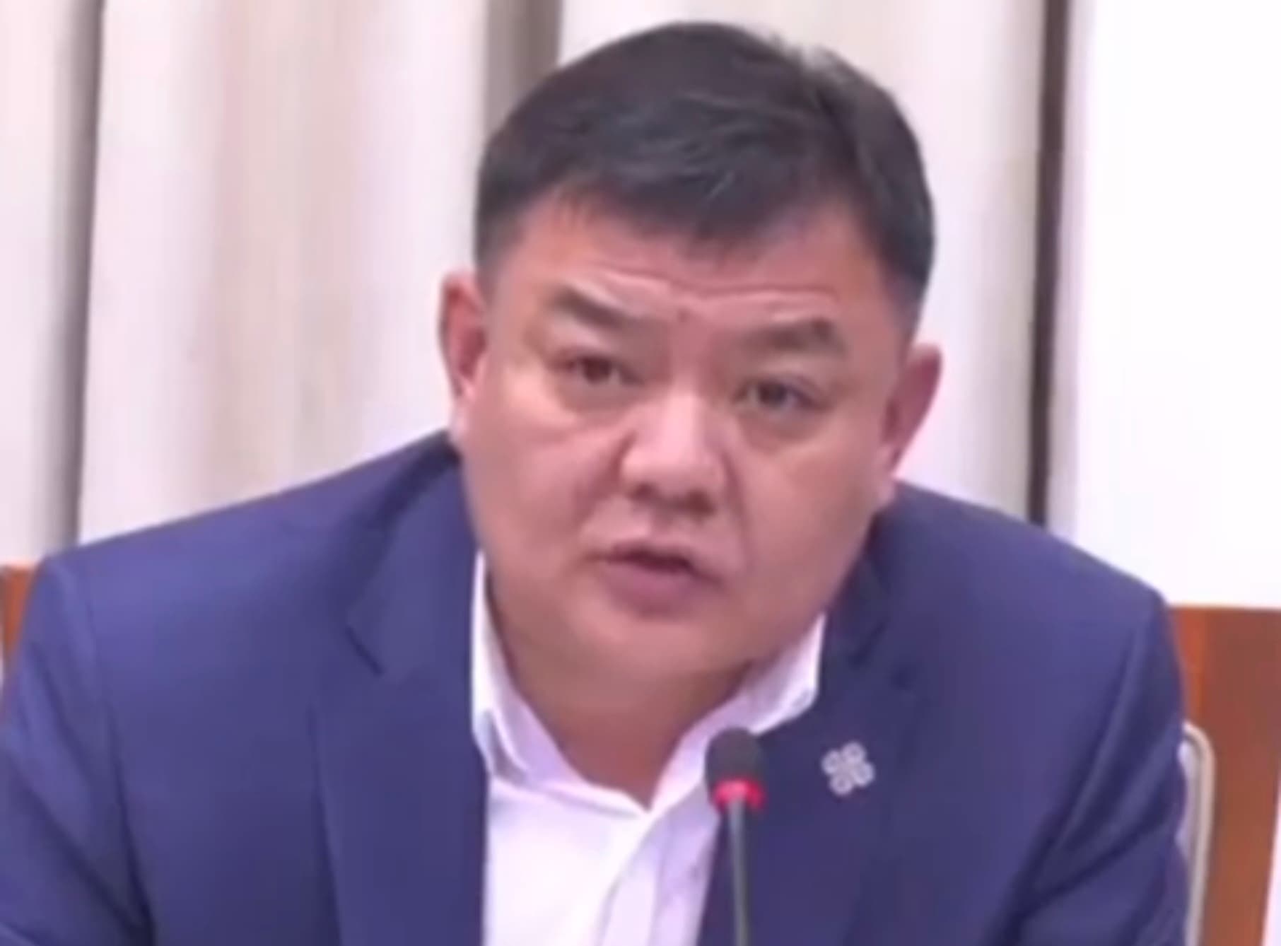 УИХ-ын гишүүн Р.Батболд Хотын даргыг “Босоод ир” гэж заналхийлэв