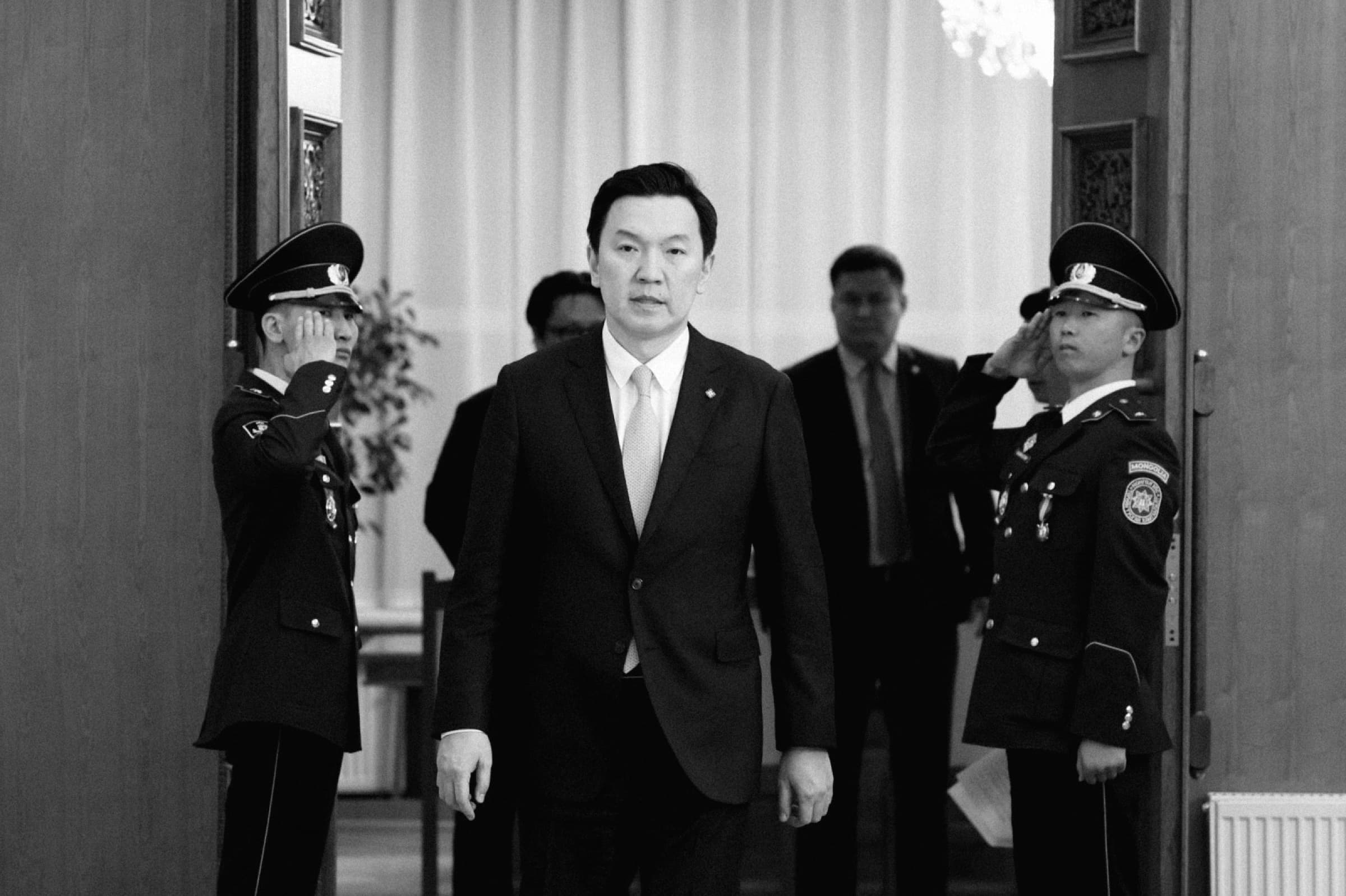 Хариуцсан салбараа удирдан манлайлж, авлига, ашиг сонирхлоос ангид ажиллахыг Засгийн газрын гишүүдэд анхааруулав