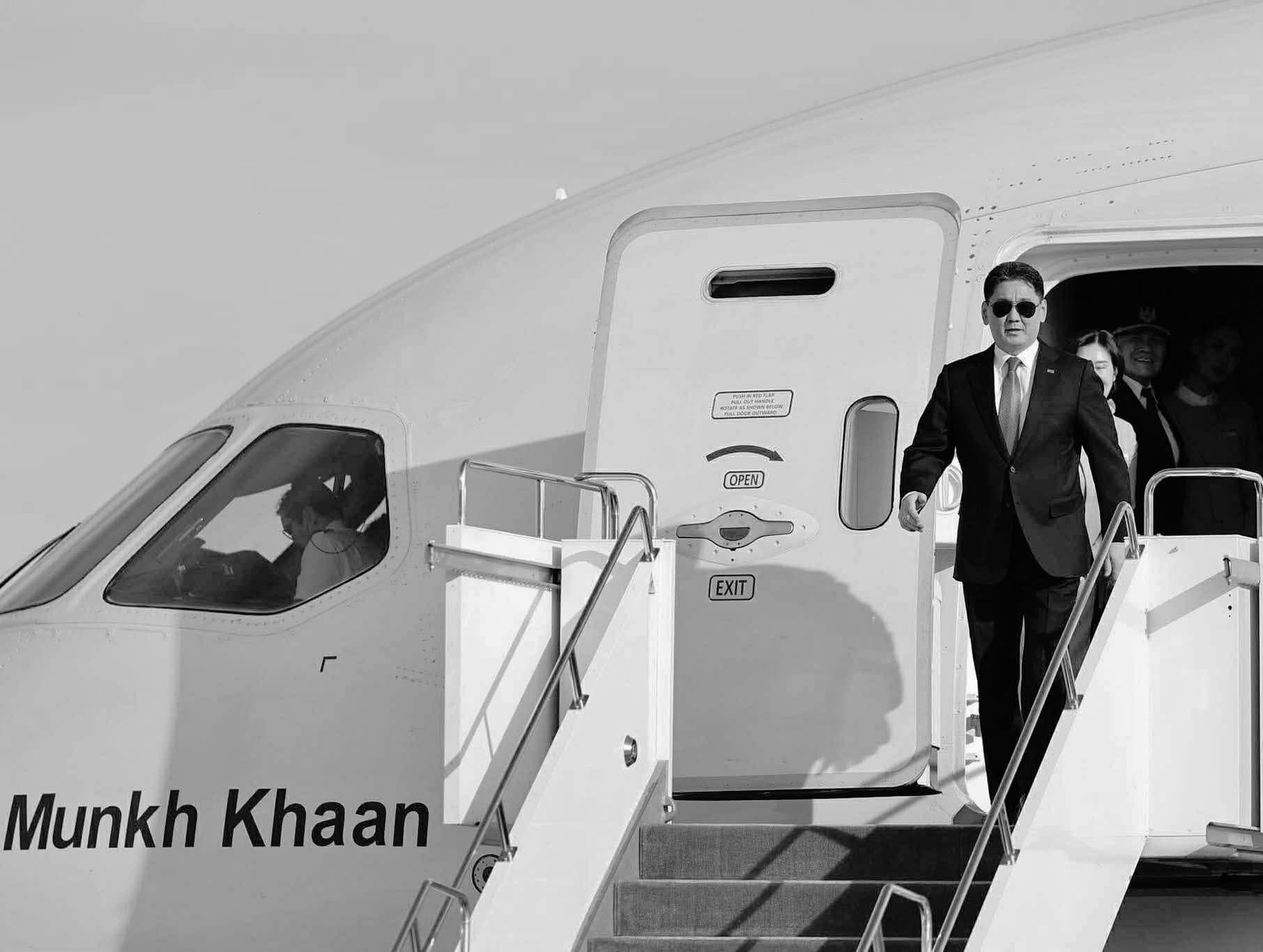 Ерөнхийлөгч У.Хүрэлсүх Бүгд Найрамдах Казахстан Улсад төрийн айлчлал хийхээр хүрэлцэн ирлээ