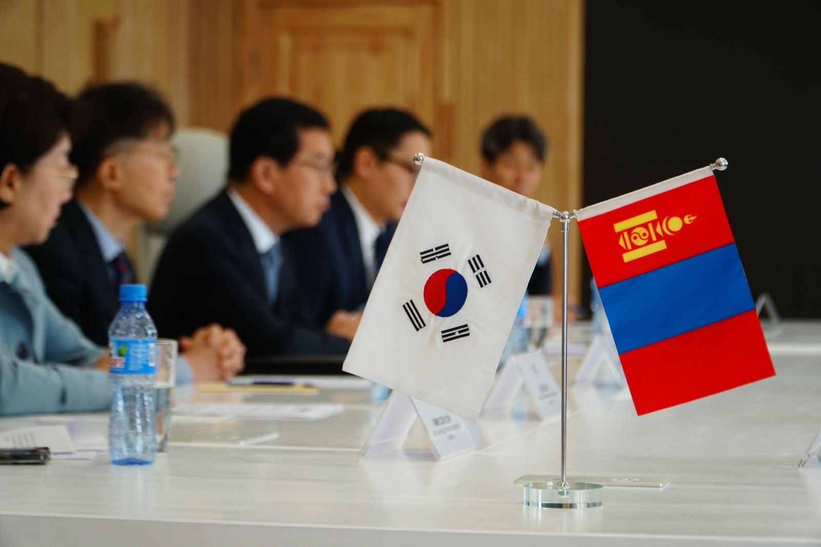 ГАМШГААС УРЬДЧИЛАН СЭРГИЙЛЭХ САЛБАР ДАХЬ ХАМТЫН АЖИЛЛАГААГ ХӨГЖҮҮЛЭХ ТАЛААР САНАЛ СОЛИЛЦЛОО