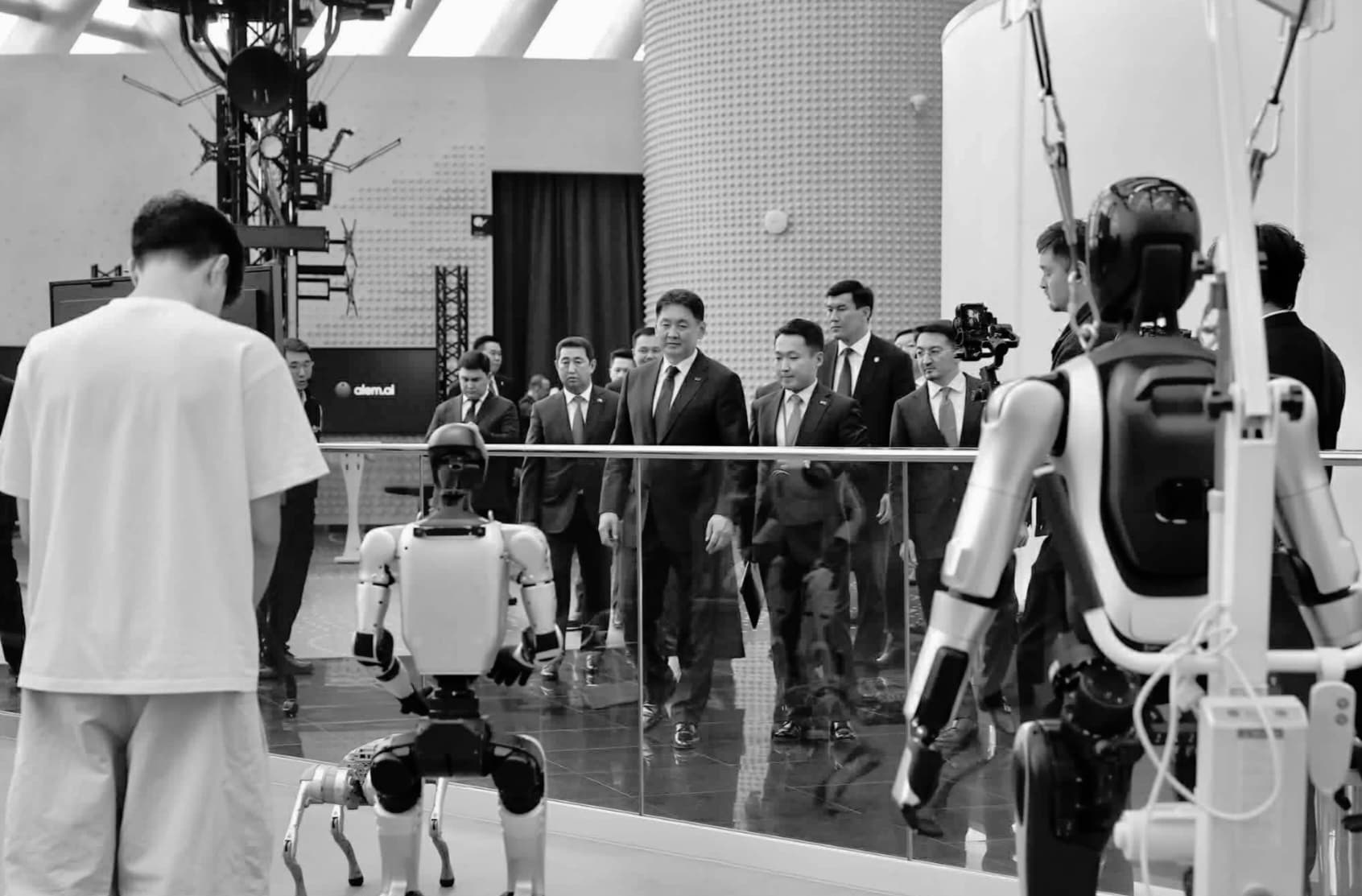 Казахстан Улс 2029 он гэхэд бүс нутгийн цахим зангилаа төв болно