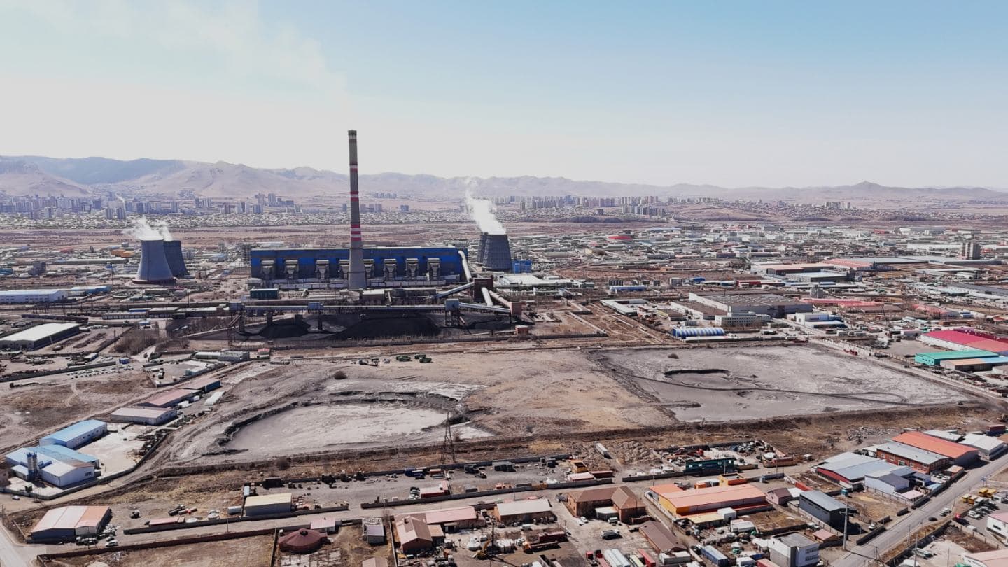 “Дулааны тавдугаар цахилгаан станц” төсөл хэрэгжих талбайн үнсийг зөөж эхэллээ 