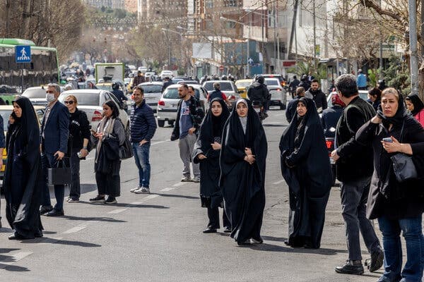 Ираны хувьсгалт гвард шашны дээд удирдагч Можтаба Хаменеигийн эрх мэдлийг сулруулж байна