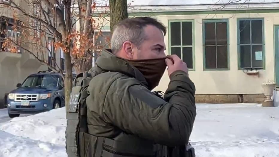 ICE-ийн агент "ахмад дайчин" Жонатан Росс 37 настай Рене Николь Гүүдийг хөнөөжээ 