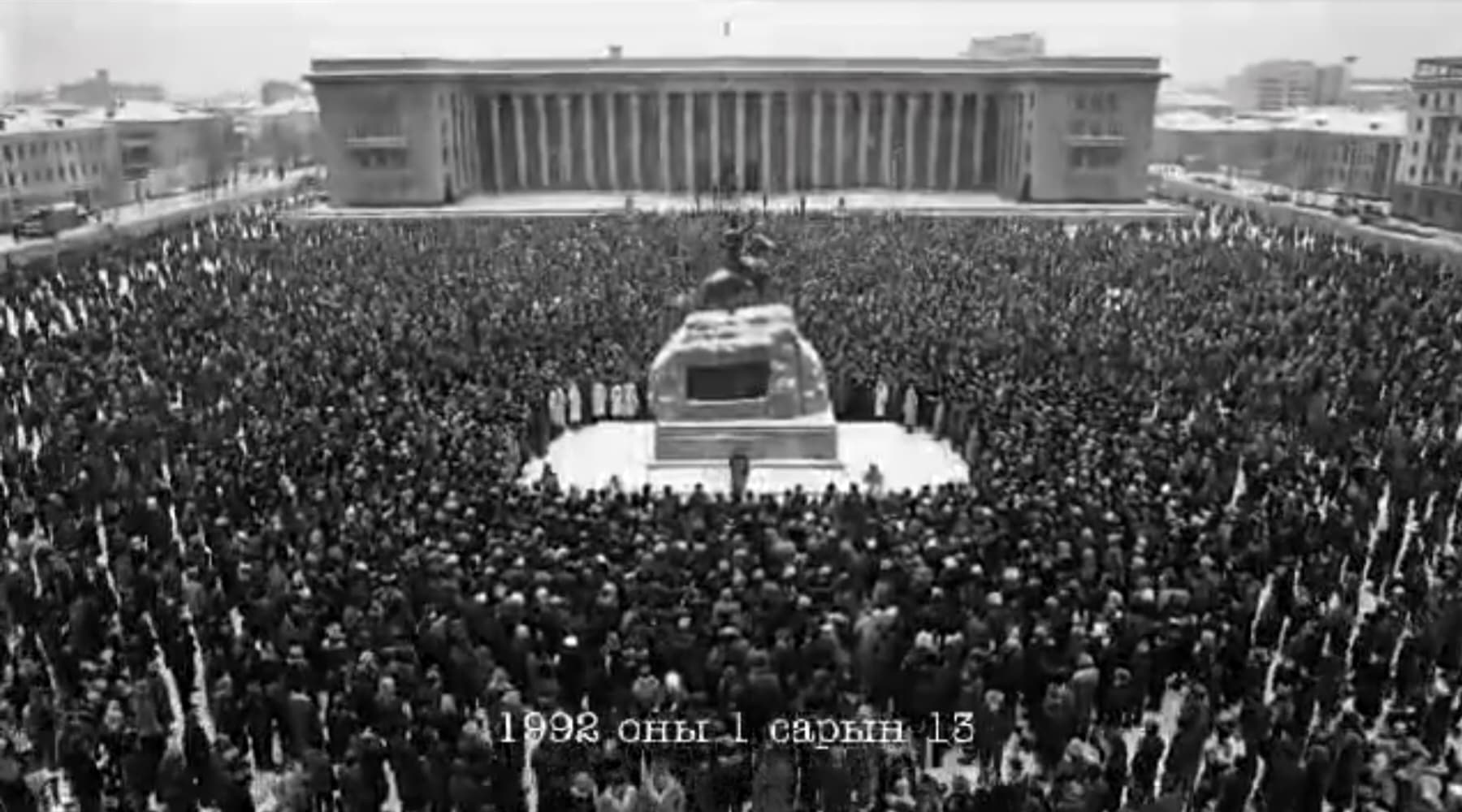 🇲🇳Туурга тусгаар Монгол Улсын эрх чөлөөт иргэн танд "ҮНДСЭН ХУУЛИЙН ӨДӨР"-ийн мэнд дэвшүүлье!