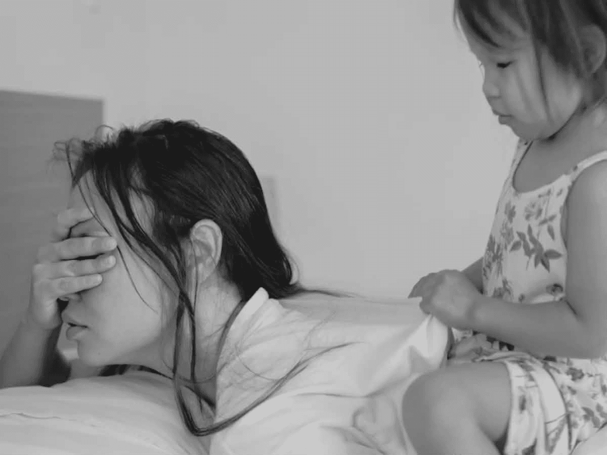 Ядарлаа гэж хэлж чаддаггүй “ядарсан ээжүүд”