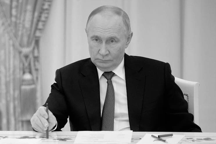 ОХУ-ын Ерөнхийлөгч Владимир Путин Украйны довтолгоон идэвхжиж байгаа тул чухал дэд бүтцээ хамгаалахад авах арга хэмжээг хэлэлцлээ
