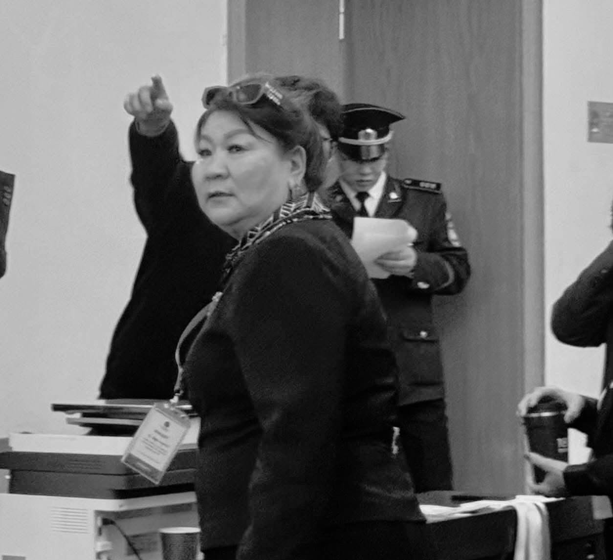 Сэтгүүлчид халдаж, нулимж танхайрсан Ц.Оюунжаргалд шүүхээс торгуулийн ял оноолоо