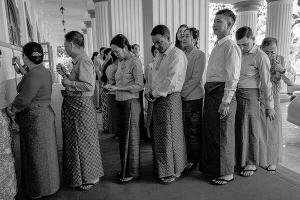 Мьянмар Улсад цэргийн дэглэм тогтсоноос хойш 4 жилийн дараа сонгууль боллоо