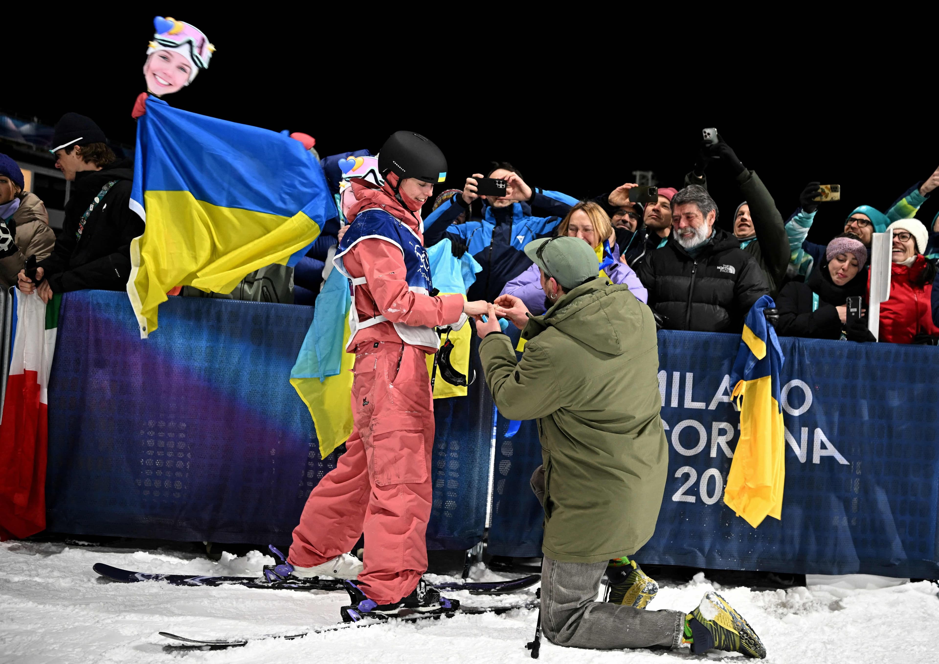 ВАЛЕНТИНЫ БАЯРААР ГЭРЛЭХ САНАЛ ХҮЛЭЭН АВЧЭЭ