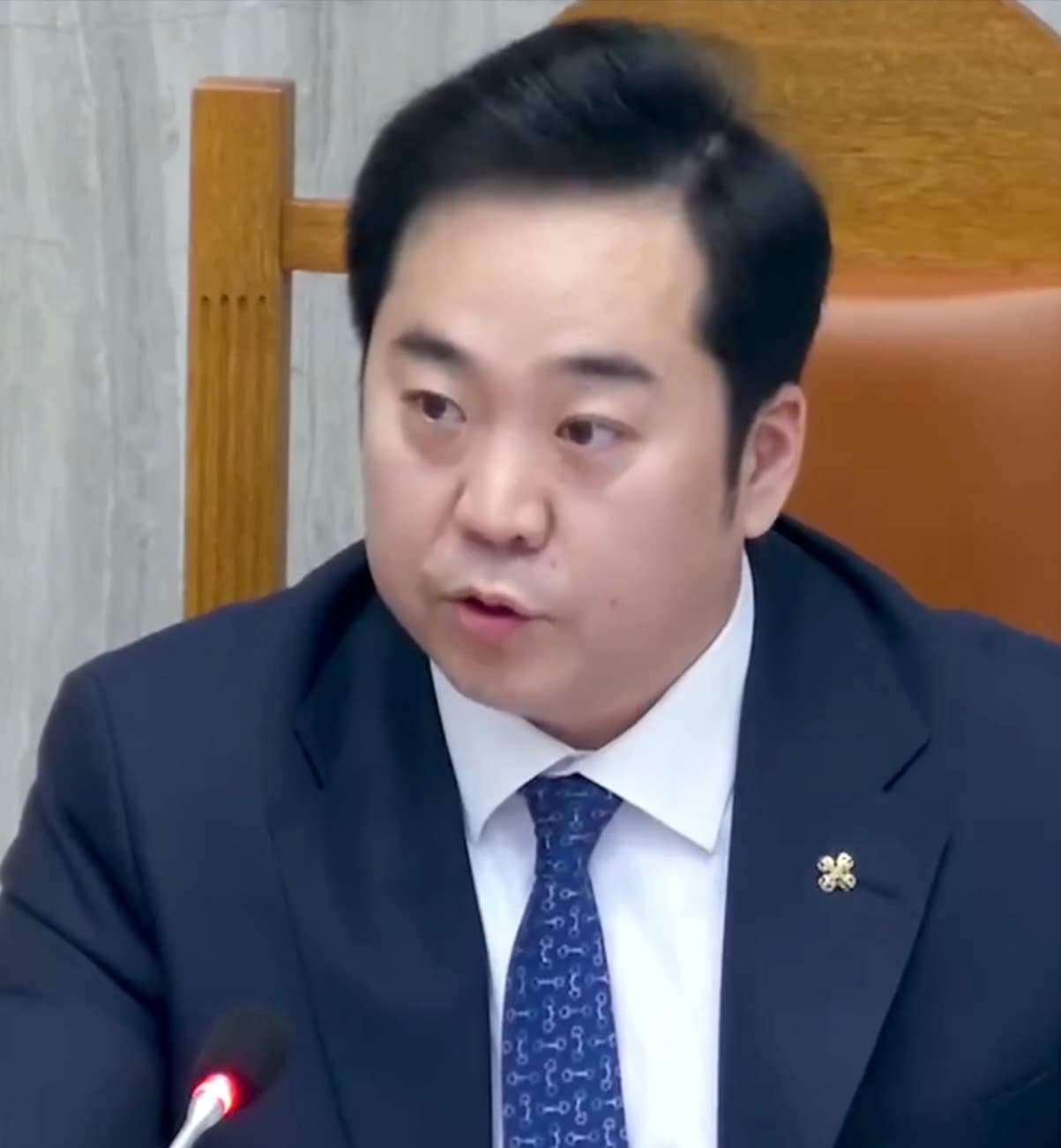 Явган хүний зам дээр скүүтер, мопед явуулахгүй