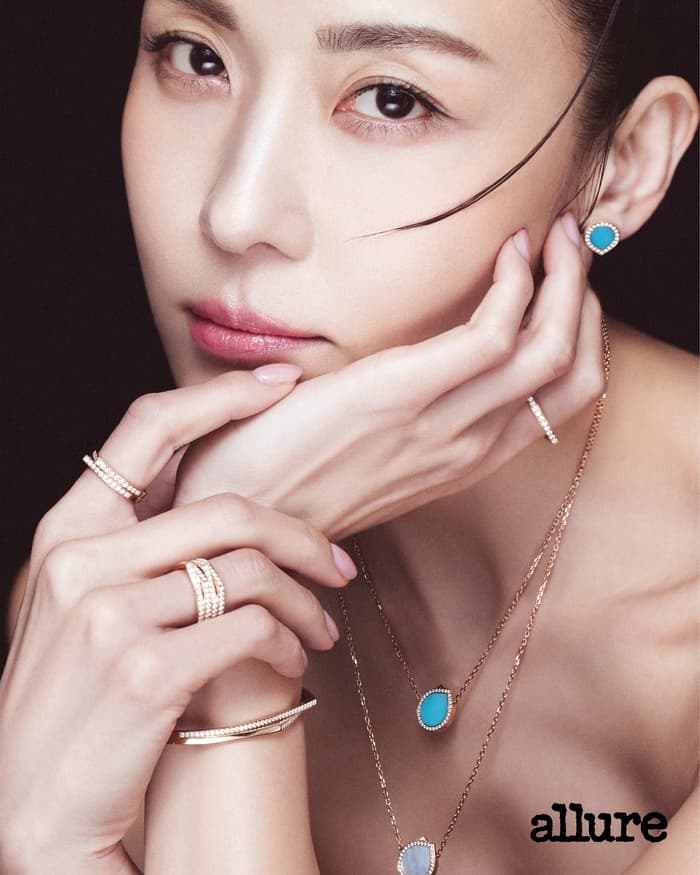 47 НАСТАЙ ЖҮЖИГЧИН ХАН ЖИ ВОН "ALLURE KOREA" СЭТГҮҮЛИЙН НҮҮРЭНД