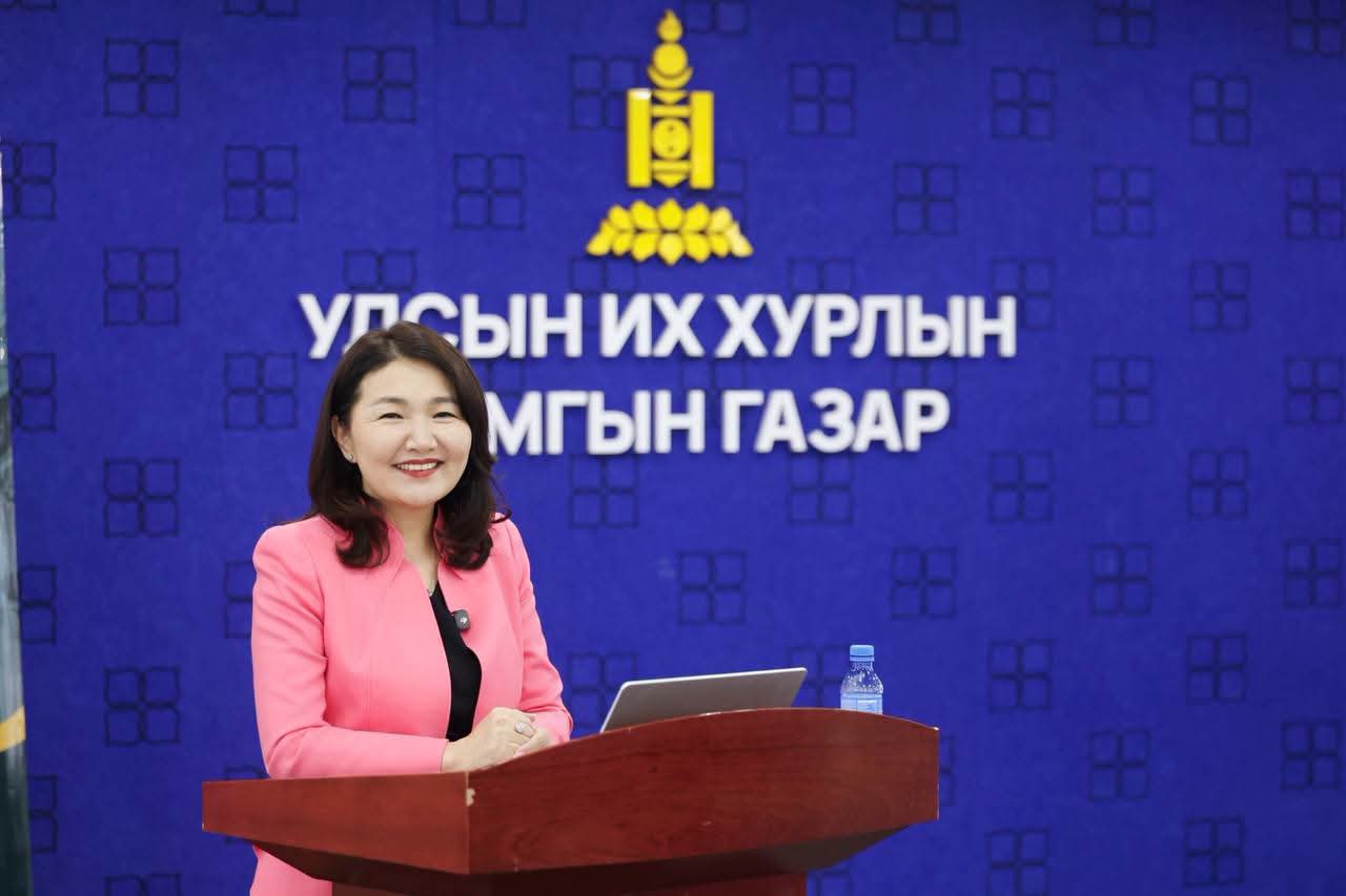 Улсын Их Хурлын Ерөнхий нарийн бичгийн дарга Л.Өлзийсайхан залуу сэтгүүлчдэд лекц уншлаа