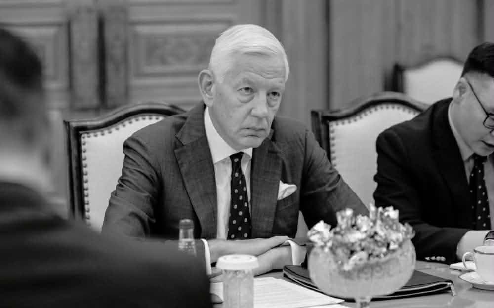 "ОЮУ ТОЛГОЙ" ОРДЫГ МОНГОЛЧУУДАД АШИГТАЙ БОЛГОХОД БУУЛТ ХИЙСЭН ГЭГДЭЖ БУЙ "РИО ТИНТО" КОМПАНИЙН ТУЗ-ИЙН ДАРГА ДОМИНИК БАРТОН ГЭЖ ХЭН БЭ?