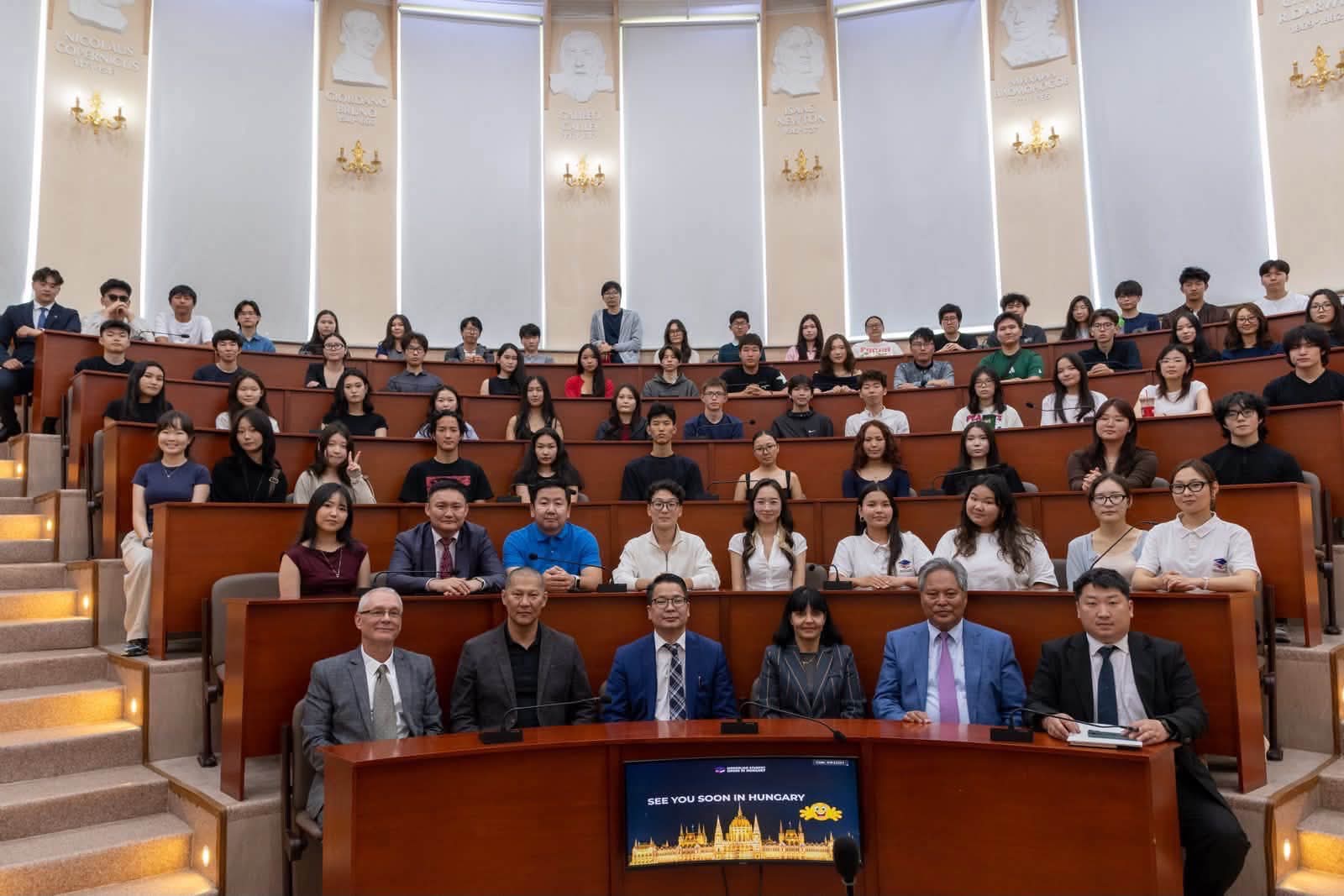 ✅Унгар Улсын Засгийн газрын "Stipendium Hungaricum" тэтгэлэгт хөтөлбөрт шалгарсан оюутнуудад зориулсан арга хэмжээ МУИС-ийн дугуй танхимд боллоо