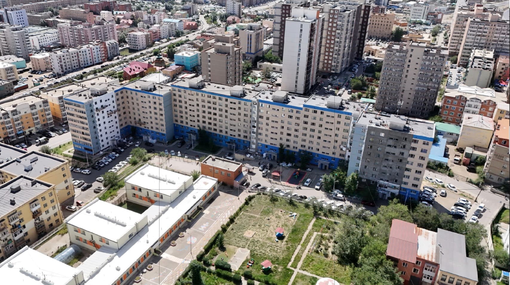 Баянгол дүүргийн 25-р байрны гадна фасад дулаалгын ажил 70 хувьтай үргэлжилж байна