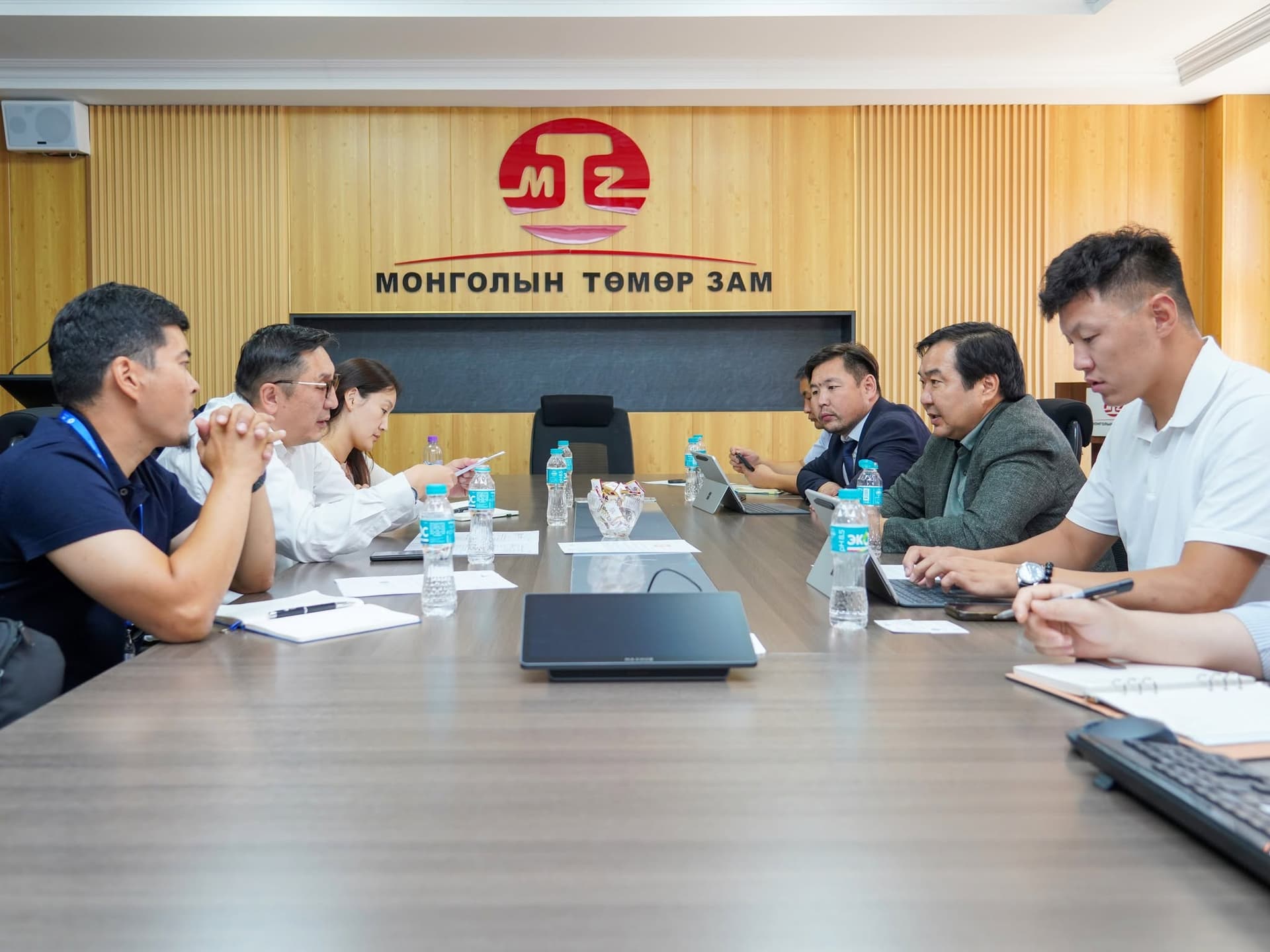 ХӨРӨНГӨ ОРУУЛАЛТЫН САНХҮҮЖИЛТИЙГ ШИЙДВЭРЛЭХ ТАЛААР ХЭЛЭЛЦЛЭЭ
