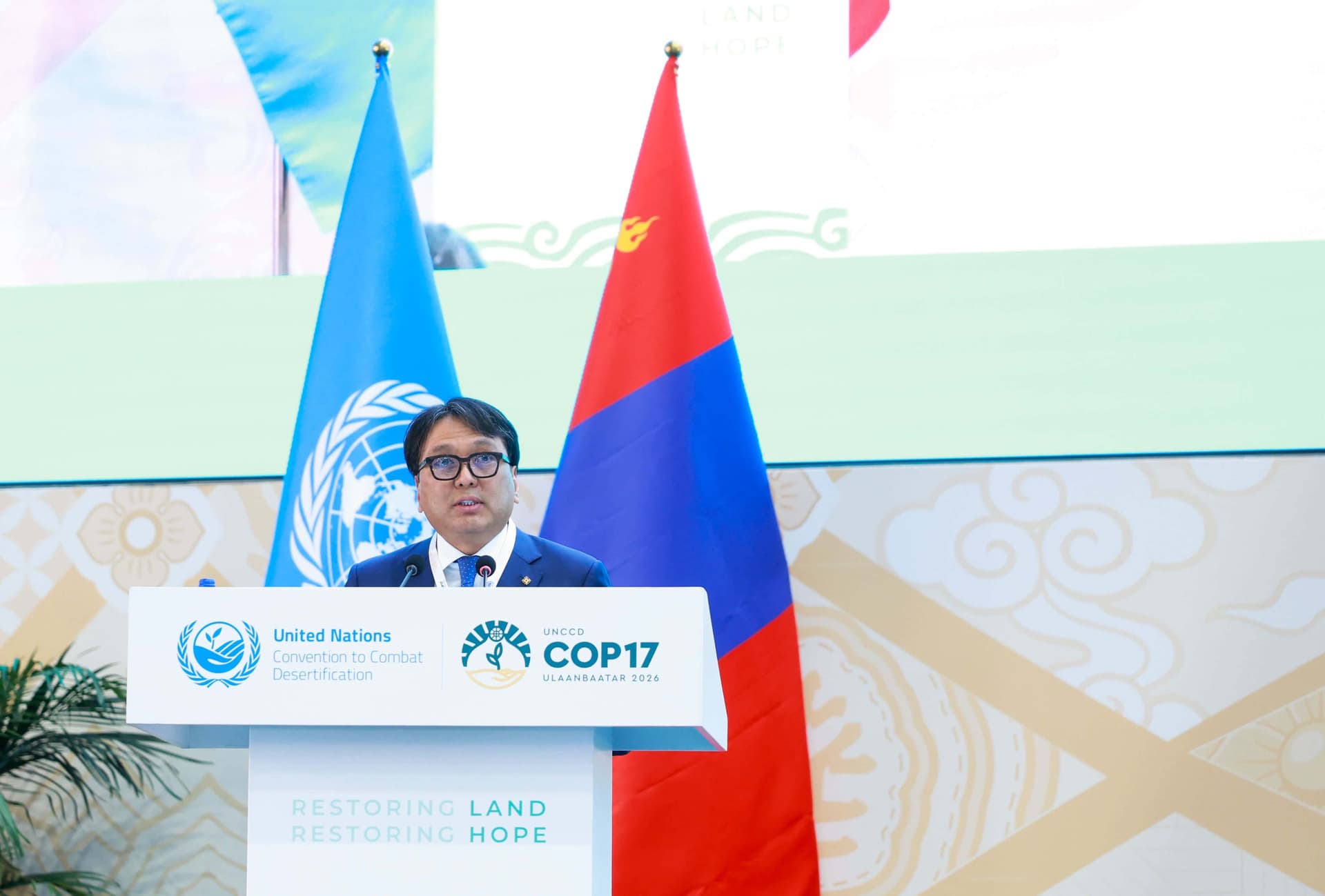 Монгол Улсын Шадар сайд Т.Доржханд (COP17)-ы Санхүүжилтийн өдрийг нээж үг хэлж, Сайд нарын хэлэлцүүлгийг даргалав.