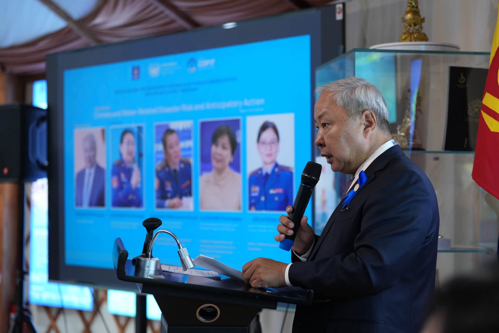 ОНЦГОЙ БАЙДЛЫН ЕРӨНХИЙ ГАЗАР-COP17 Mongolia: ЭРТ АРГА ХЭМЖЭЭ, ЭРТ СЭРЭМЖҮҮЛГИЙН ТАЛААРХ ТУРШЛАГАА ТАНИЛЦУУЛЖ, ХЭЛЭЛЦҮҮЛЭГ ӨРНҮҮЛЛЭЭ