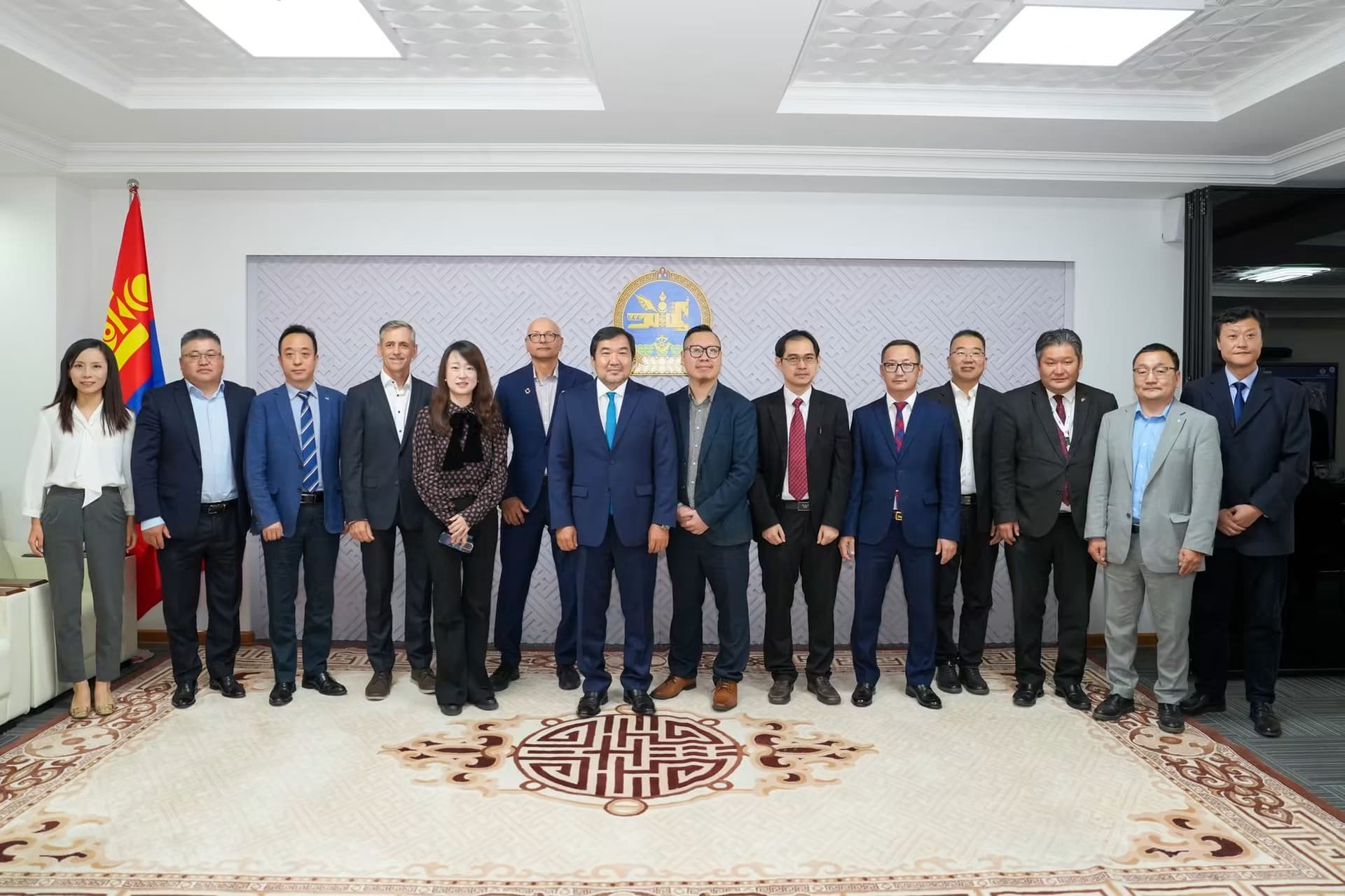 ОЛОН УЛСЫН ТӨМӨР ЗАМЫН КОМПАНИУДТАЙ ХАМТЫН АЖИЛЛАГААНЫ ТАЛААР САНАЛ СОЛИЛЦЛОО