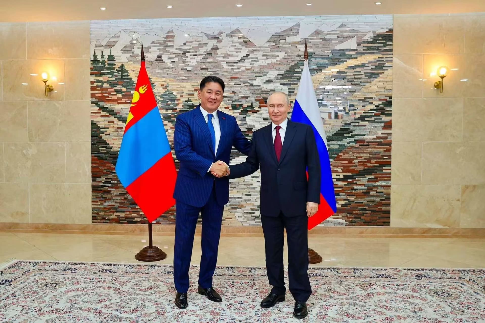 Ерөнхийлөгч У.Хүрэлсүх ОХУ-ын Ерөнхийлөгч В.В.Путинтай уулзлаа